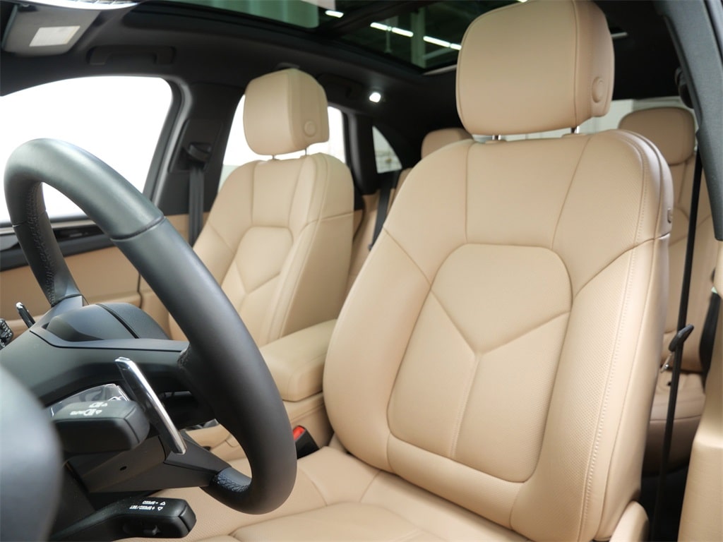 Thumbnail: 2025 Porsche Macan - 8