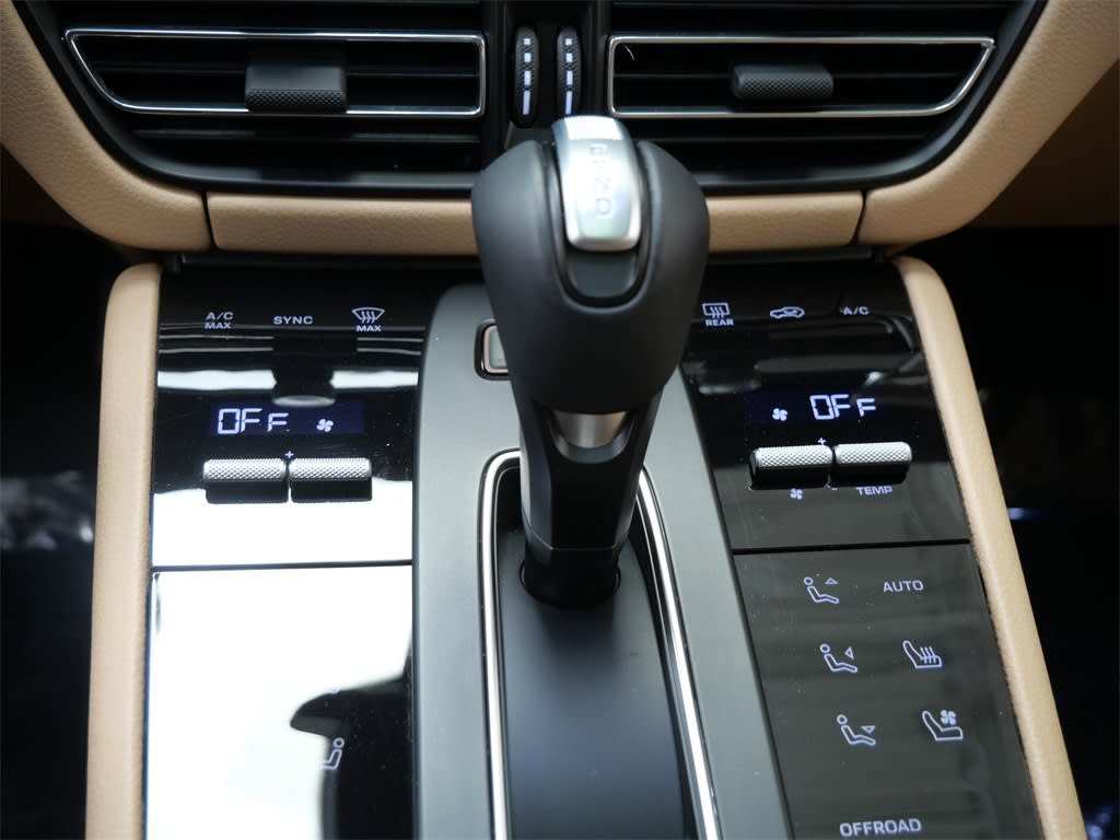 Thumbnail: 2025 Porsche Macan - 28