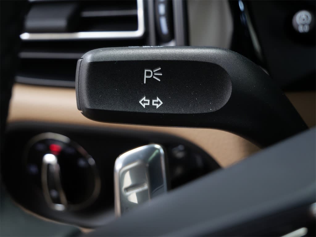 Thumbnail: 2025 Porsche Macan - 25