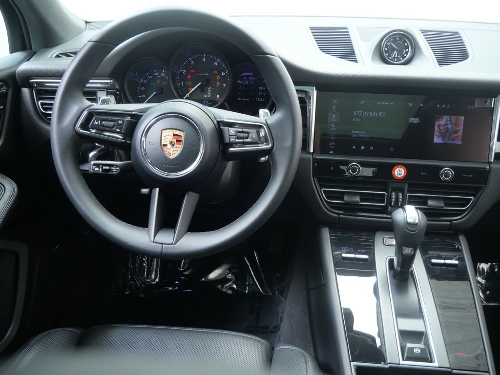 Thumbnail: 2025 Porsche Macan - 7