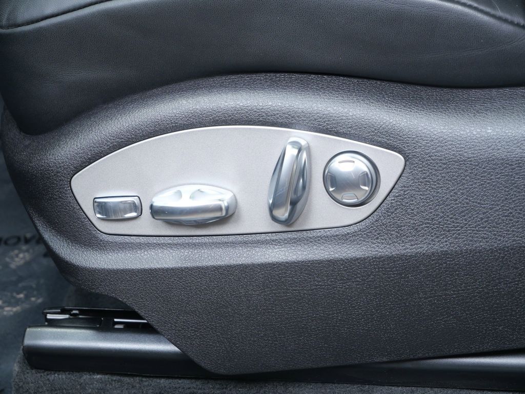 Thumbnail: 2025 Porsche Macan - 17