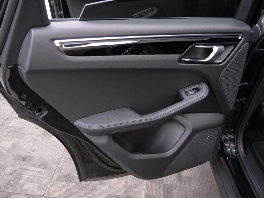 Thumbnail: 2026 Porsche Macan - 16