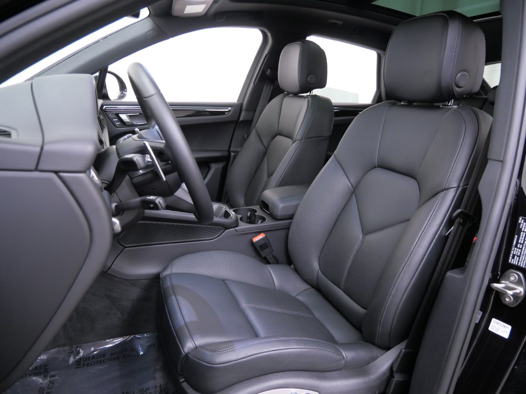 Thumbnail: 2026 Porsche Macan - 6