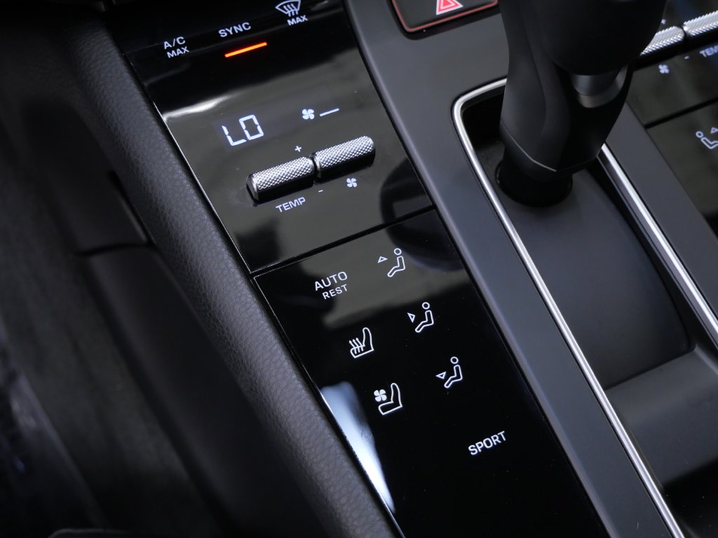 Thumbnail: 2026 Porsche Macan - 9