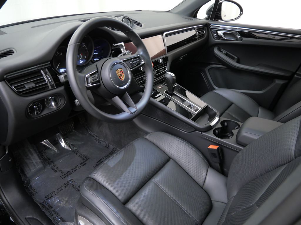 Thumbnail: 2026 Porsche Macan - 2
