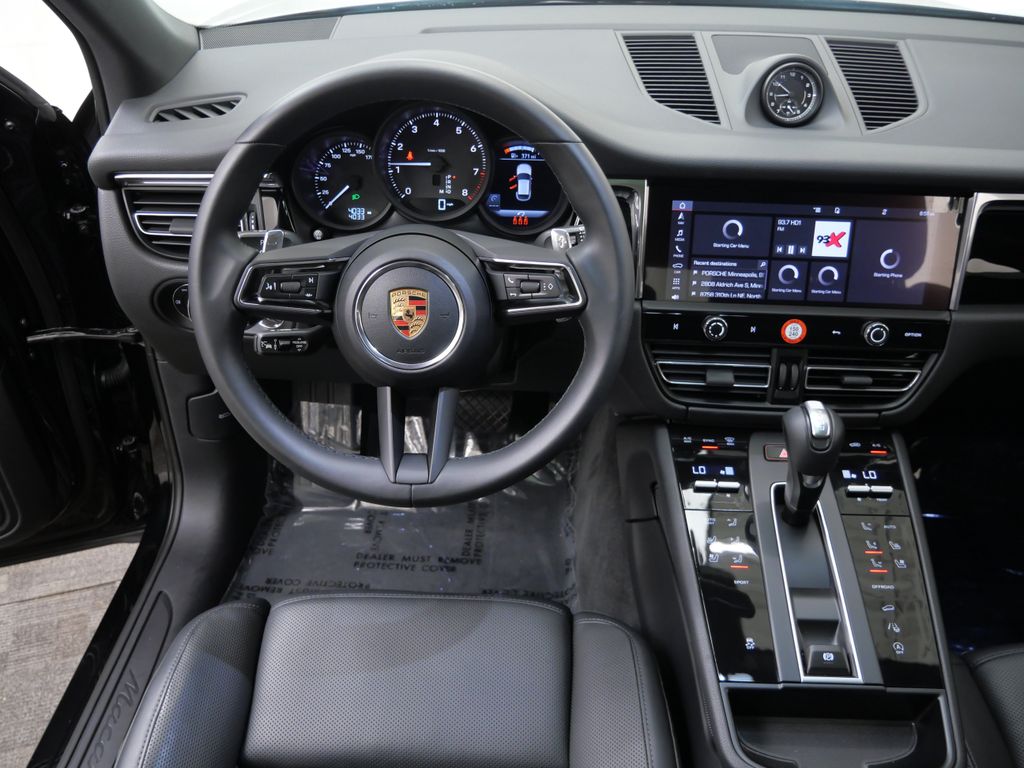 Thumbnail: 2026 Porsche Macan - 6