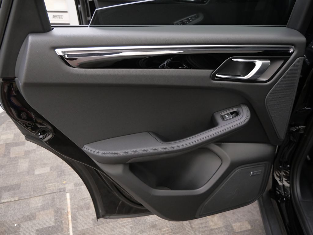 Thumbnail: 2026 Porsche Macan - 17