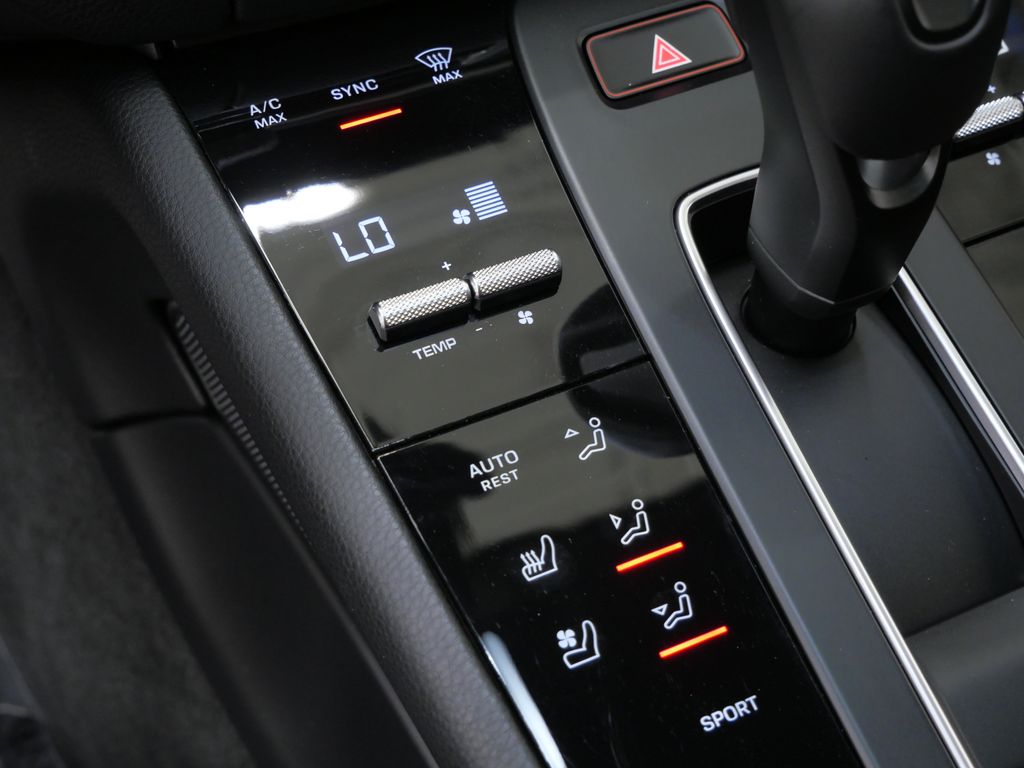 Thumbnail: 2026 Porsche Macan - 10