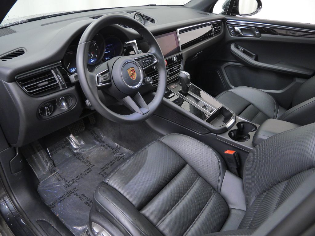 Thumbnail: 2026 Porsche Macan - 2