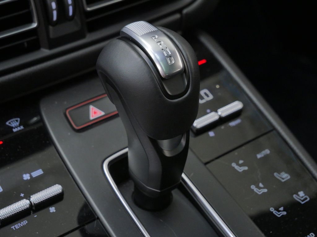 Thumbnail: 2026 Porsche Macan - 26