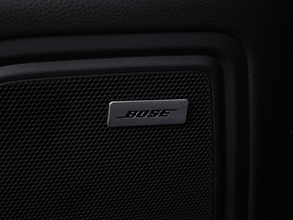 Thumbnail: 2026 Porsche Macan - 20