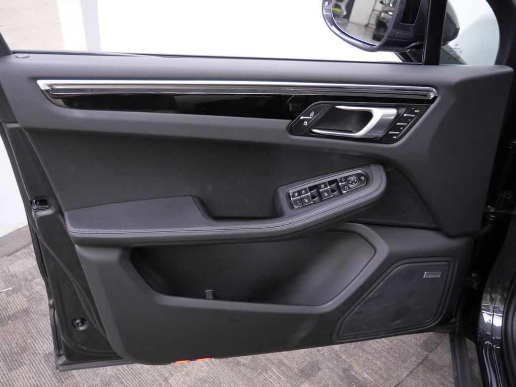 Thumbnail: 2026 Porsche Macan - 16