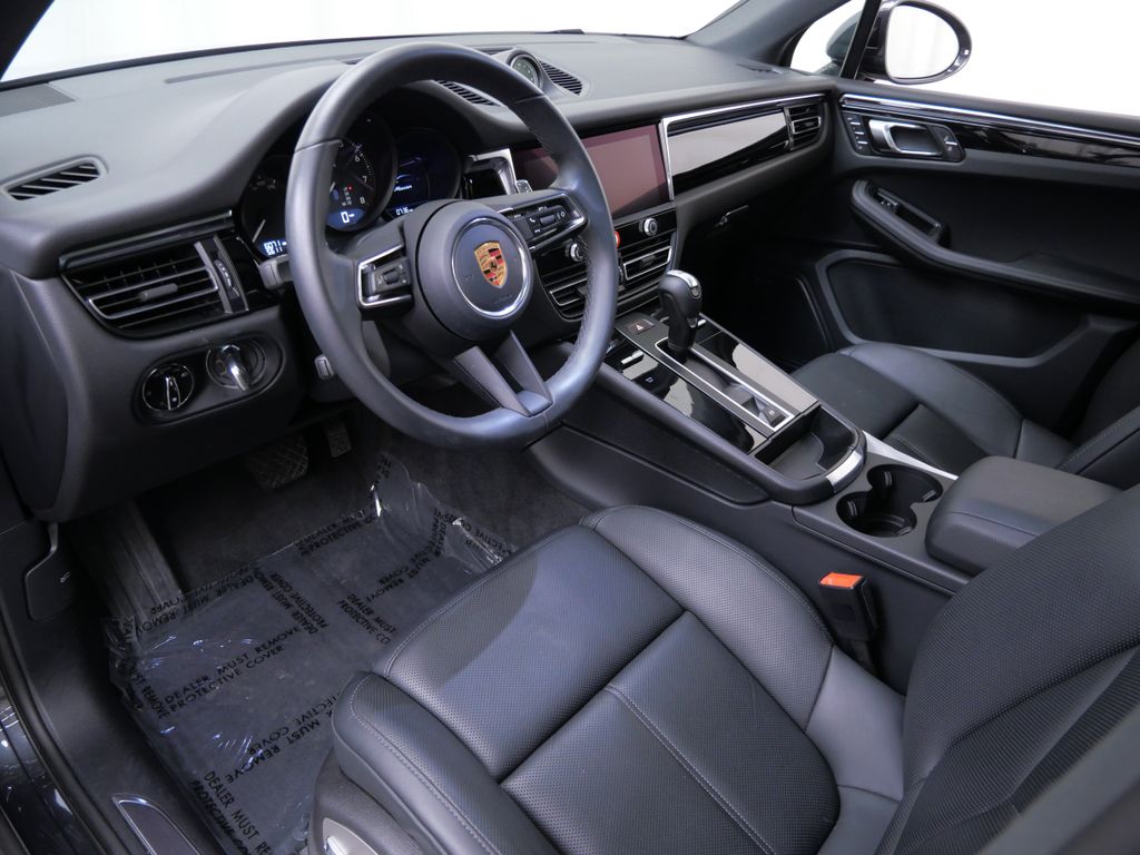 Thumbnail: 2026 Porsche Macan - 2