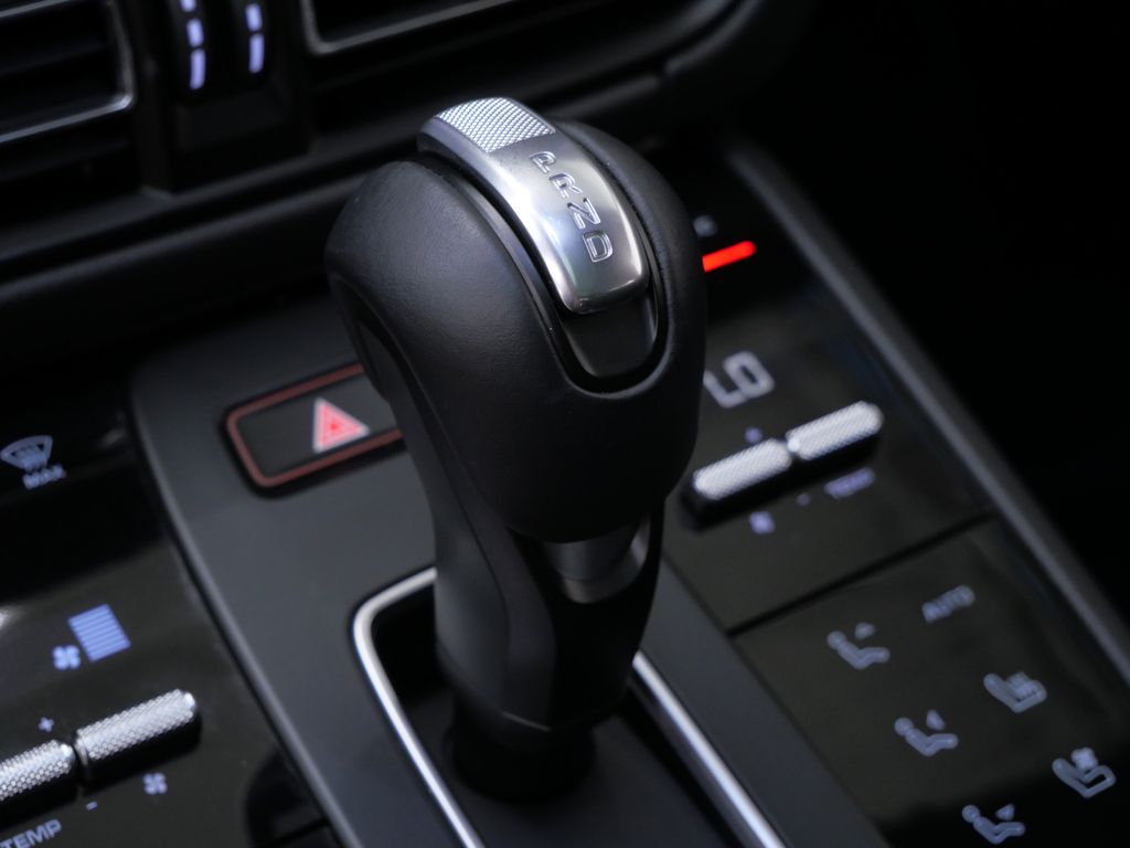 Thumbnail: 2026 Porsche Macan - 26
