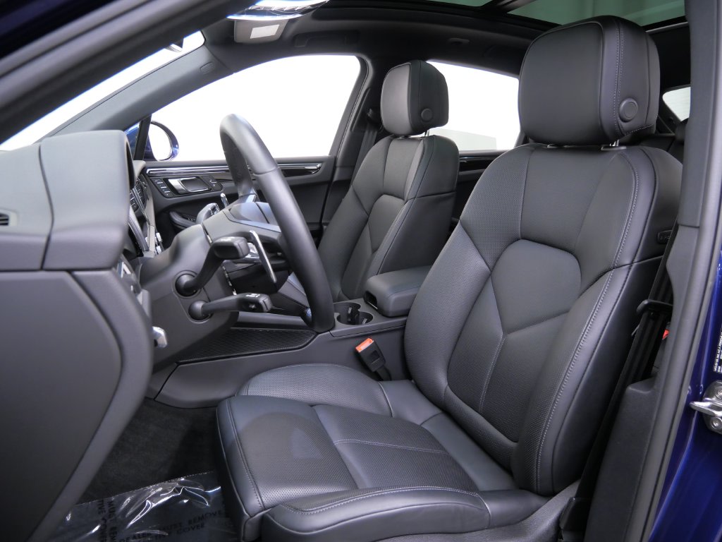 Thumbnail: 2026 Porsche Macan - 7