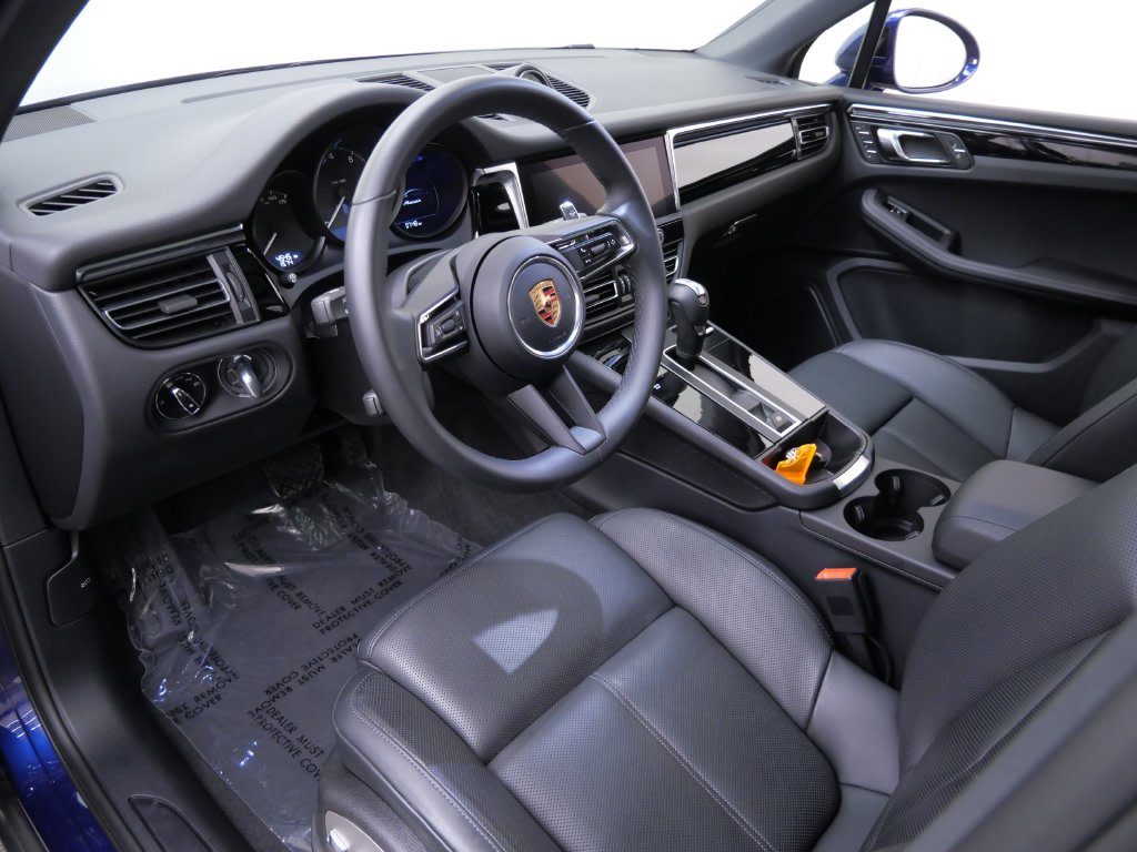 Thumbnail: 2026 Porsche Macan - 2