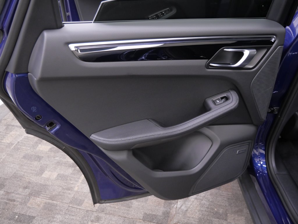 Thumbnail: 2026 Porsche Macan - 17