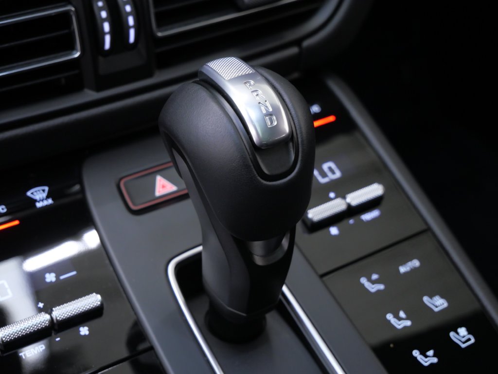 Thumbnail: 2026 Porsche Macan - 25