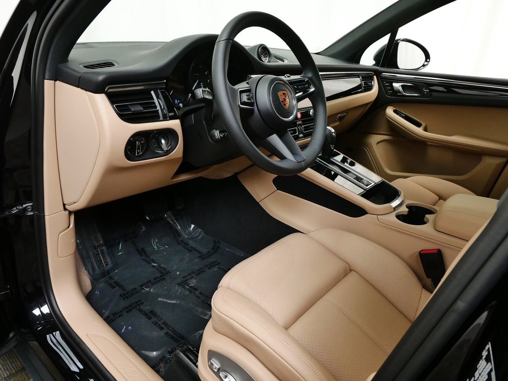 Thumbnail: 2026 Porsche Macan - 2