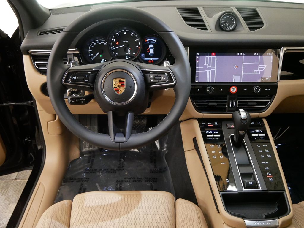Thumbnail: 2026 Porsche Macan - 6