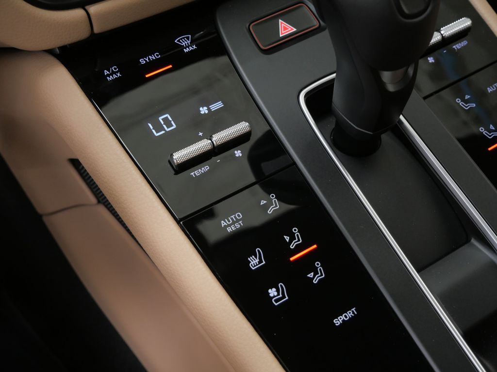 Thumbnail: 2026 Porsche Macan - 26