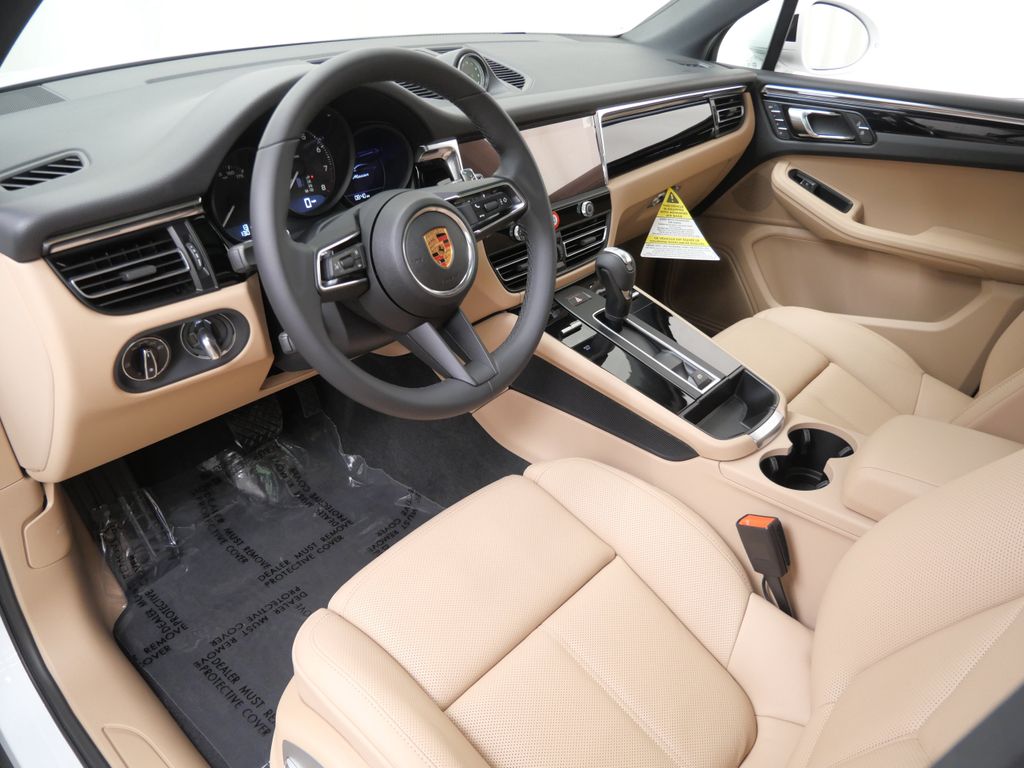 Thumbnail: 2026 Porsche Macan - 2