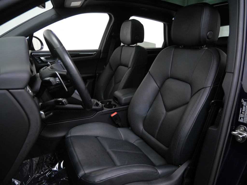 Thumbnail: 2023 Porsche Macan - 7