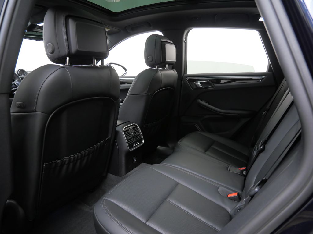 Thumbnail: 2023 Porsche Macan - 8