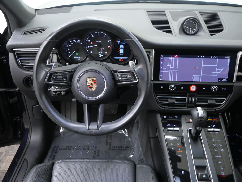Thumbnail: 2023 Porsche Macan - 6
