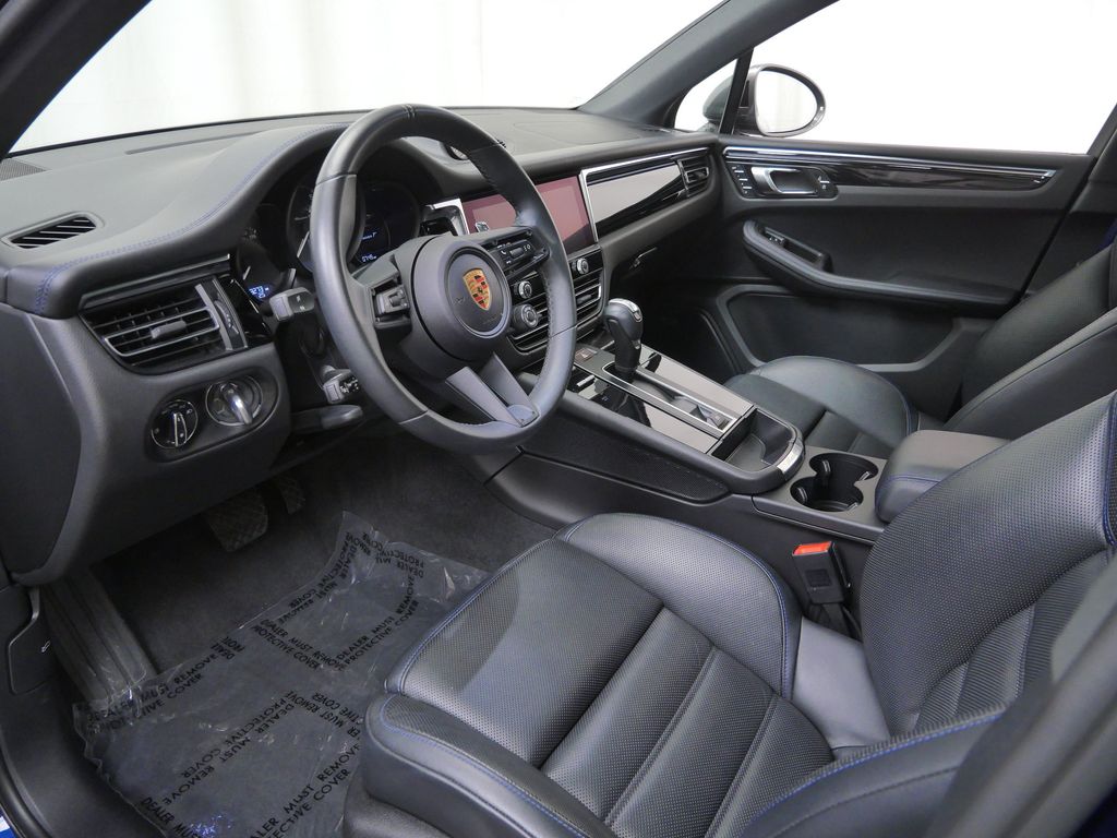 Thumbnail: 2024 Porsche Macan - 2