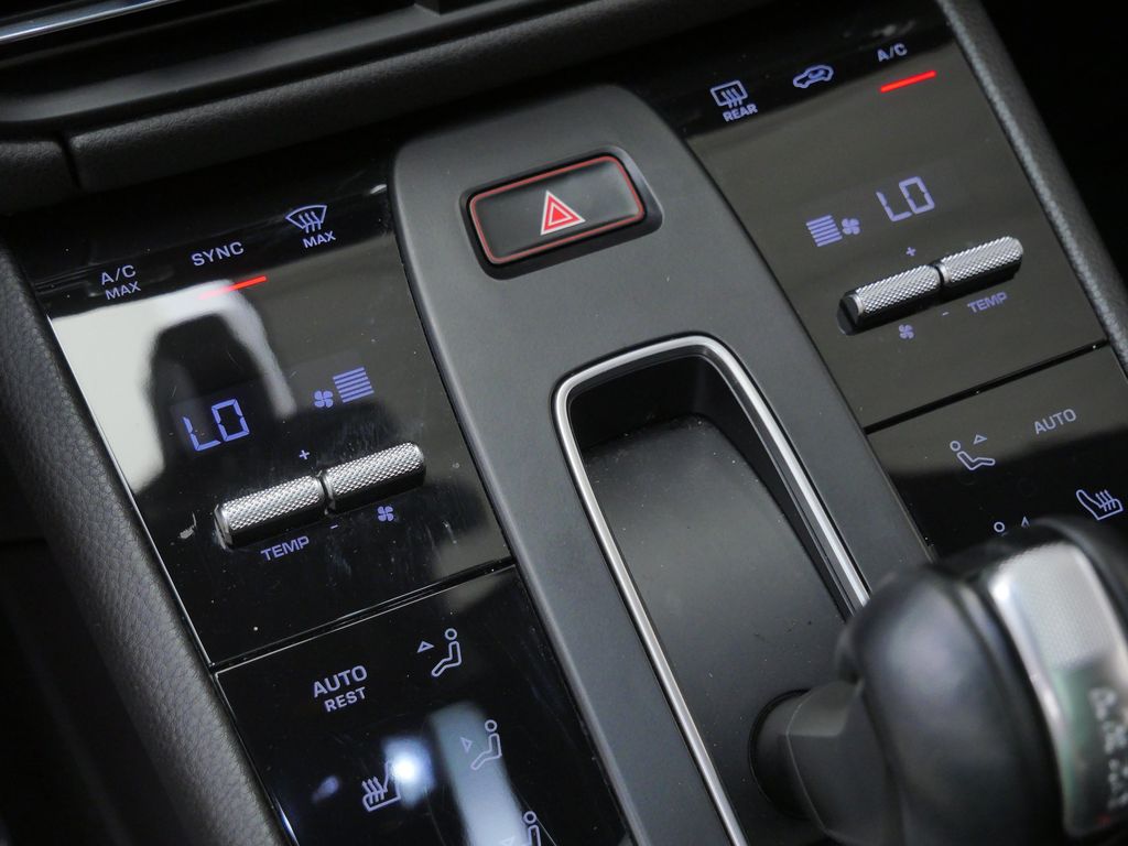 Thumbnail: 2024 Porsche Macan - 10