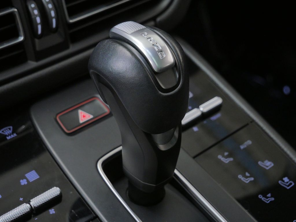 Thumbnail: 2024 Porsche Macan - 25