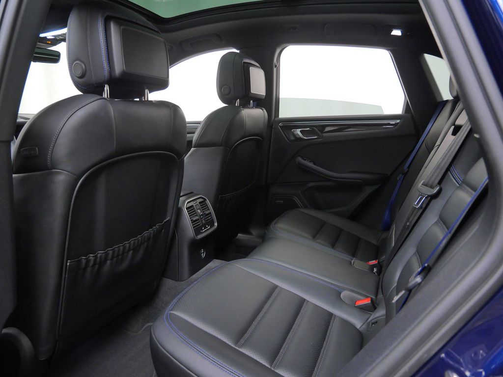 Thumbnail: 2024 Porsche Macan - 8