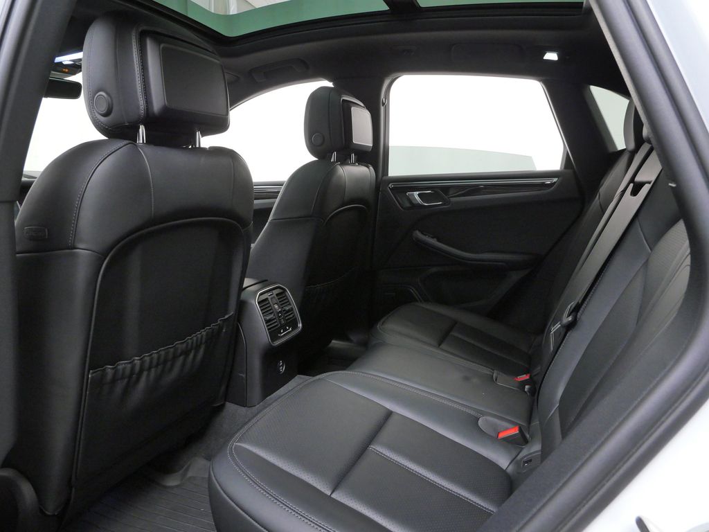 Thumbnail: 2024 Porsche Macan - 8