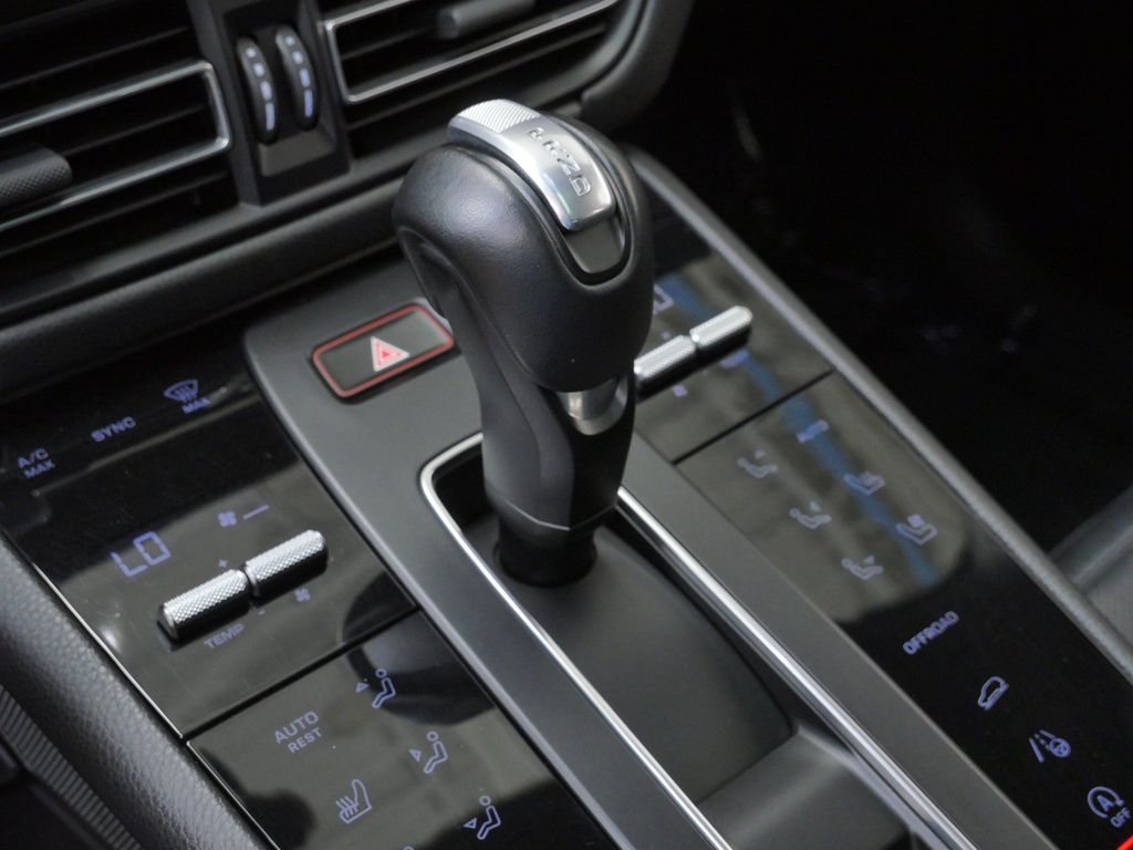 Thumbnail: 2024 Porsche Macan - 26
