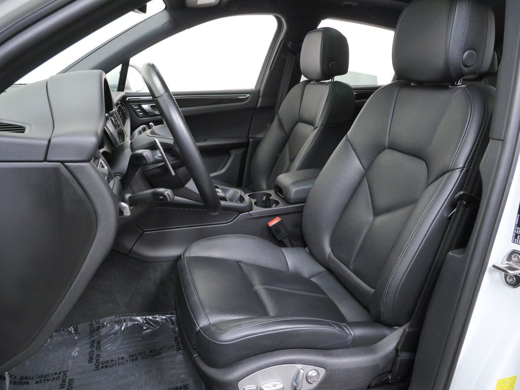 Thumbnail: 2024 Porsche Macan - 7