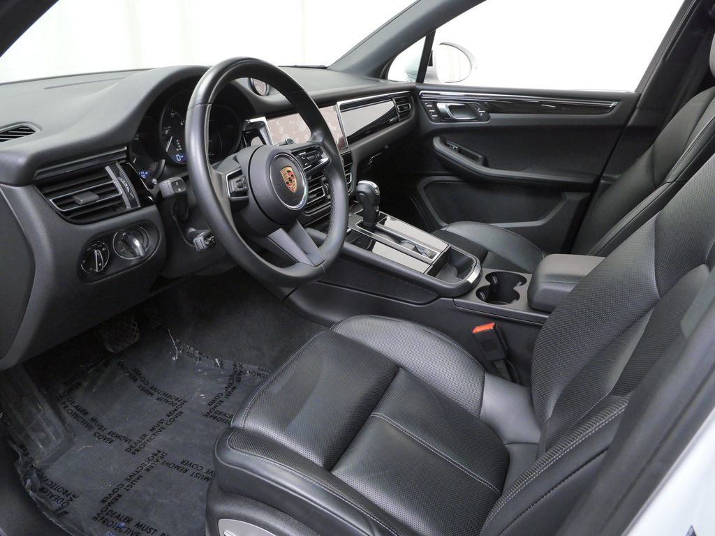 Thumbnail: 2024 Porsche Macan - 6
