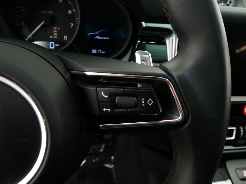2024 Porsche Macan Base 25