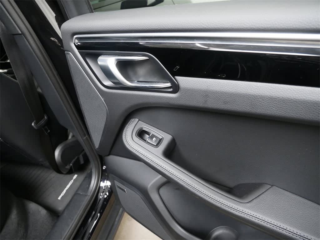2024 Porsche Macan Base 28