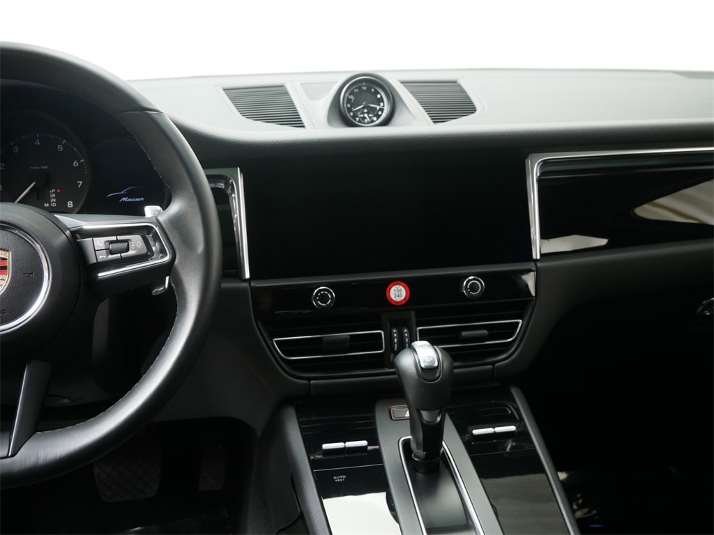 2024 Porsche Macan Base 12