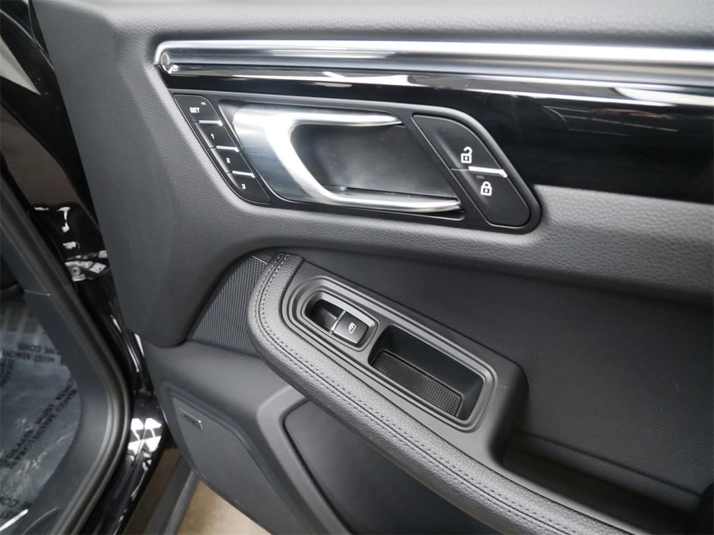 2024 Porsche Macan Base 29