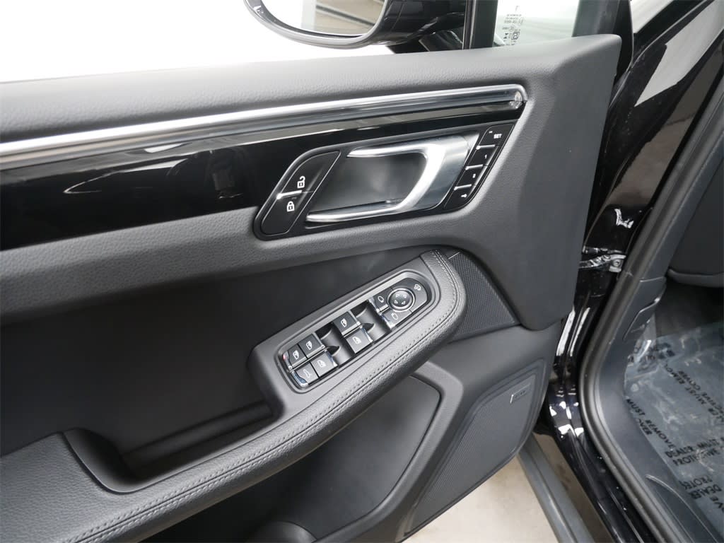 2024 Porsche Macan Base 20
