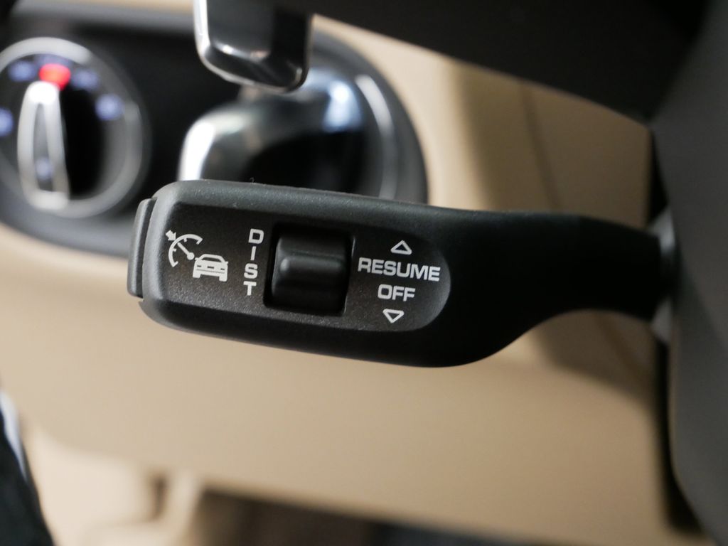 Thumbnail: 2025 Porsche Macan - 22