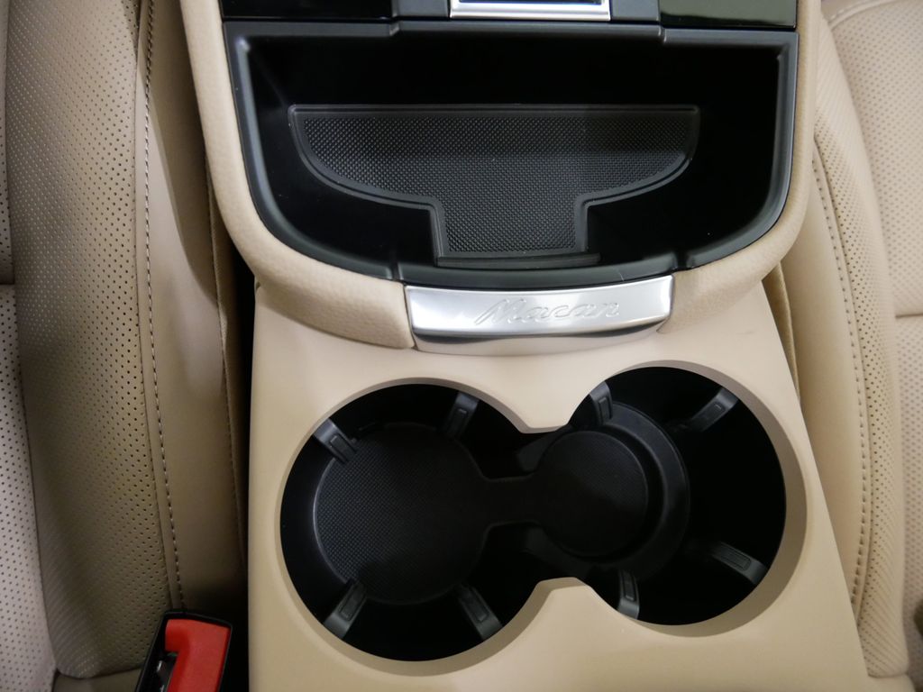 Thumbnail: 2025 Porsche Macan - 24