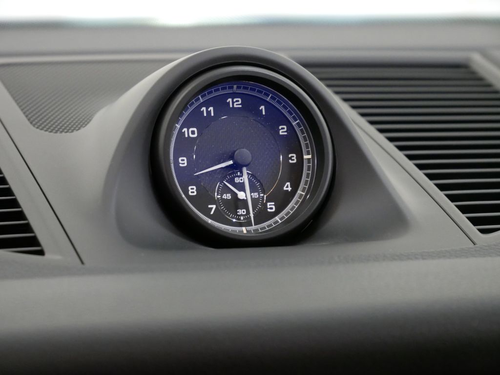 Thumbnail: 2025 Porsche Macan - 27