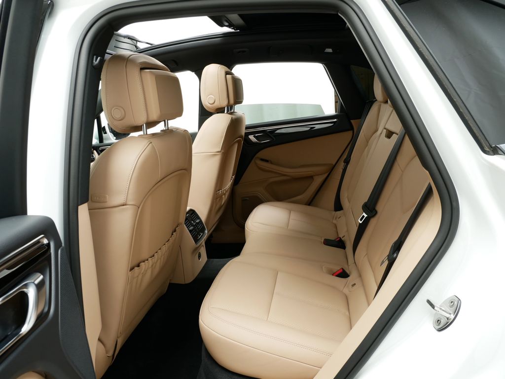 Thumbnail: 2025 Porsche Macan - 8