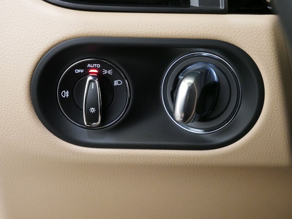 Thumbnail: 2025 Porsche Macan - 19