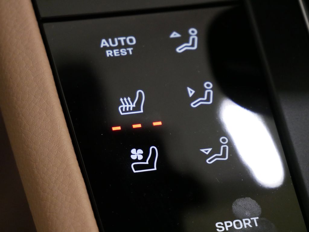 Thumbnail: 2025 Porsche Macan - 9