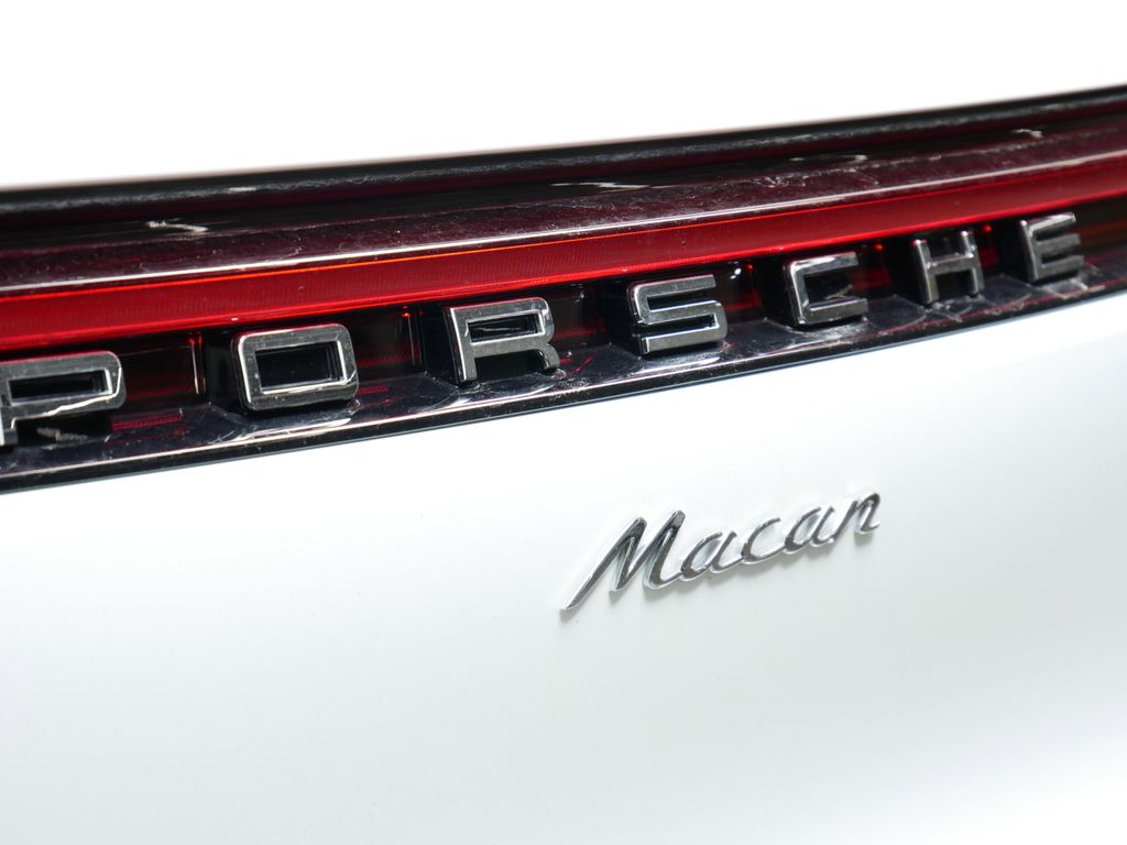 Thumbnail: 2025 Porsche Macan - 5