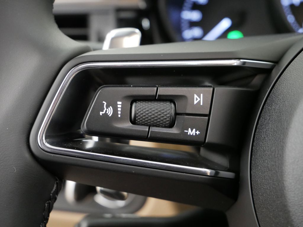 Thumbnail: 2025 Porsche Macan - 20